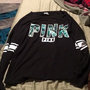 Log sleeve shirt with an opening in the back